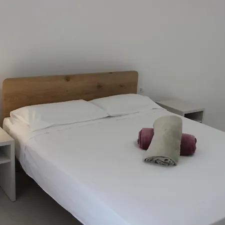 Luna 2 Modern Flat Parking *